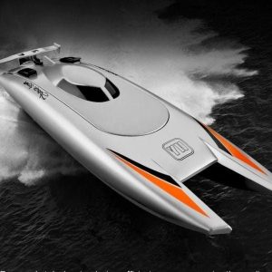 bateau de course télécommandé
